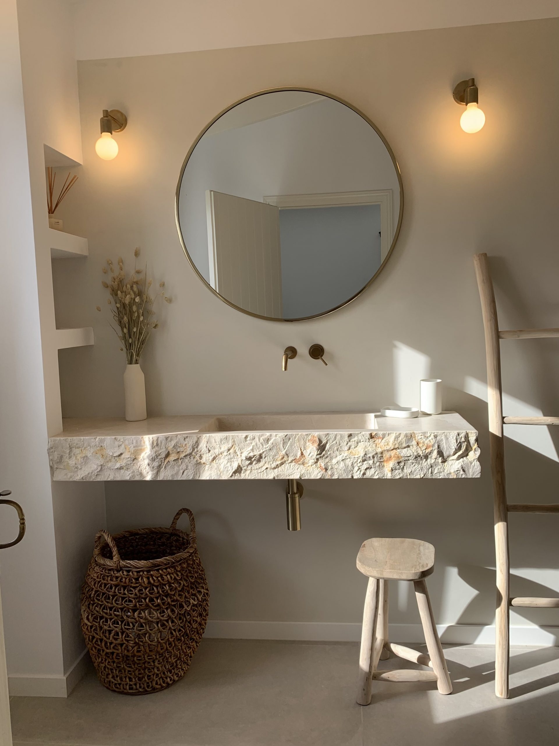 salle de bain vasque en pierres