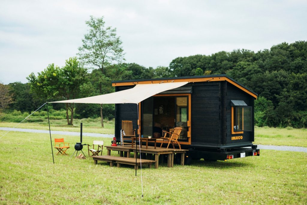tiny house avec auvent et terrasse tiny house avec auvent et terrasse