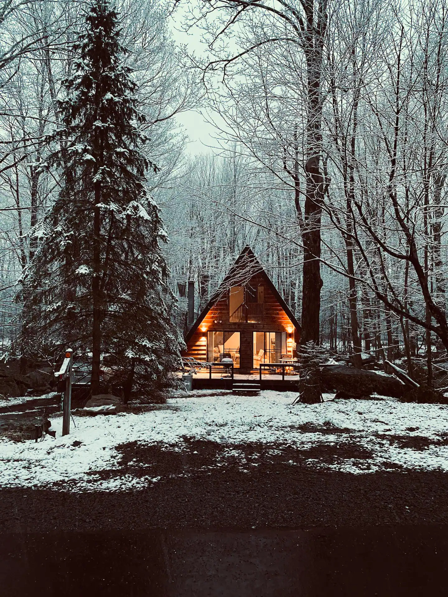 façade maison A-Frame dans la neige