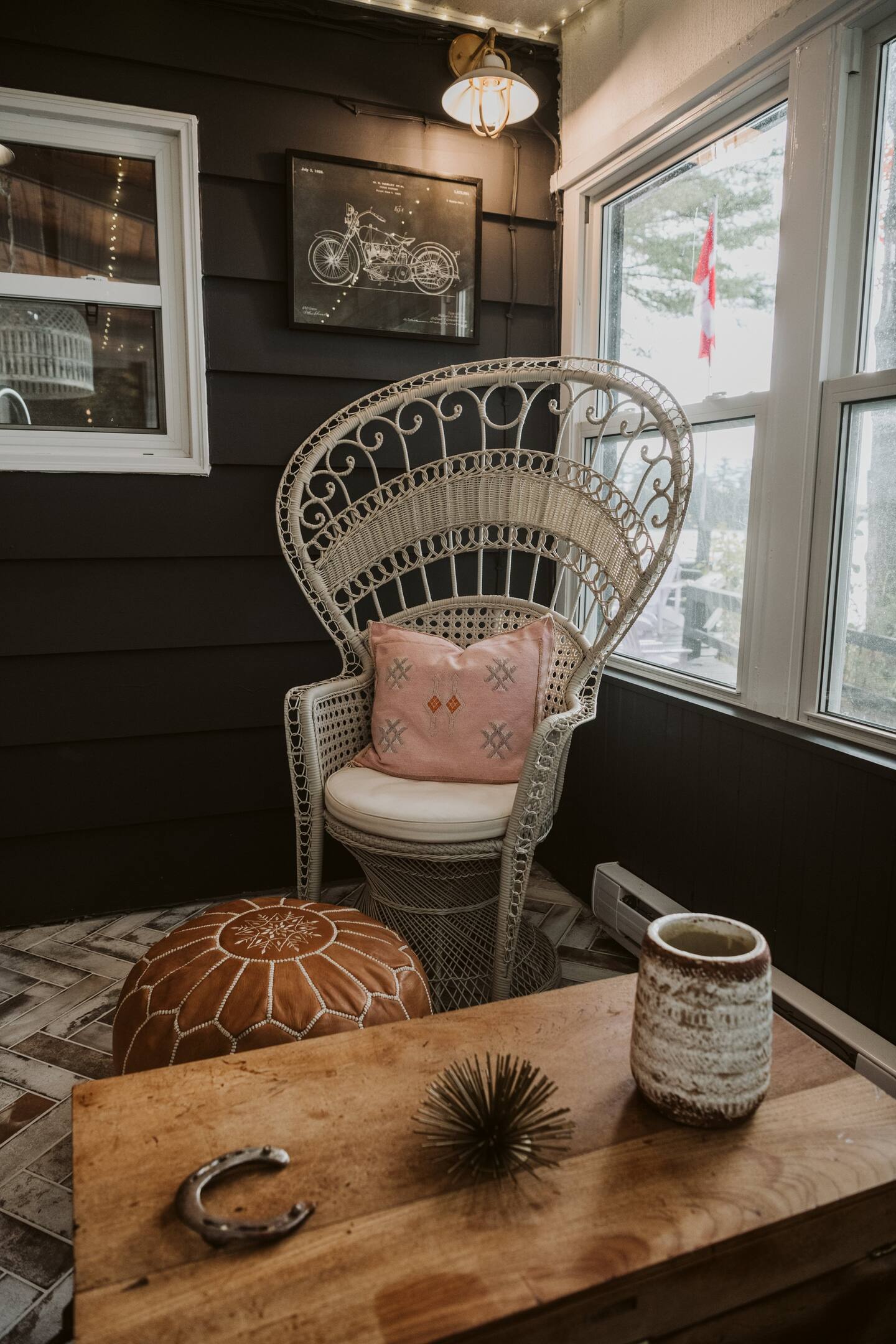 salon avec fauteuil Emmanuelle