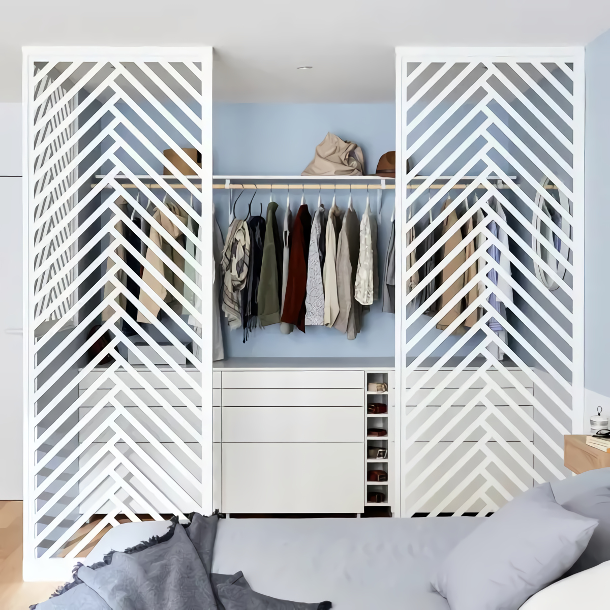 chambre bleue avec dressing semi-ouvert
