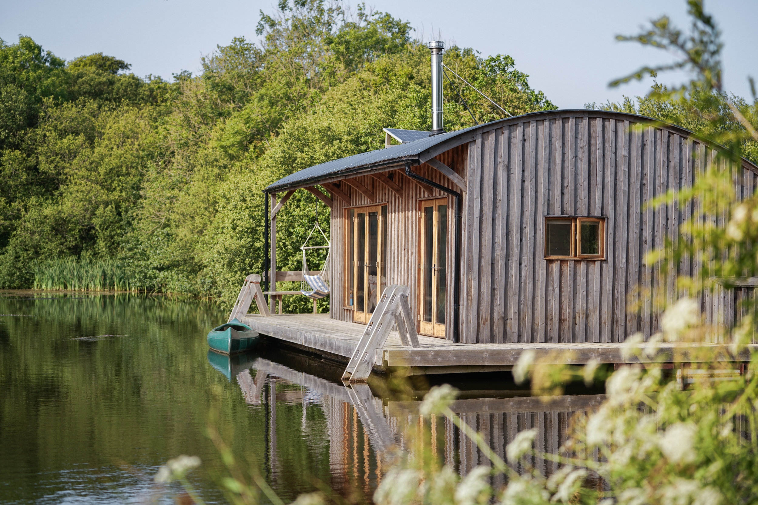 façade houseboat