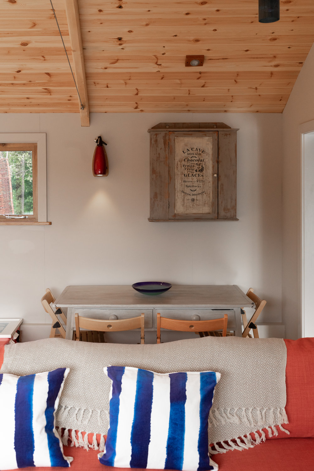 salon houseboat