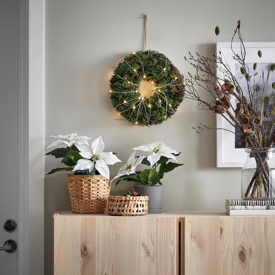 couronne de Noël lumineuse et poinsettia blanc couronne de Noël lumineuse et poinsettia blanc