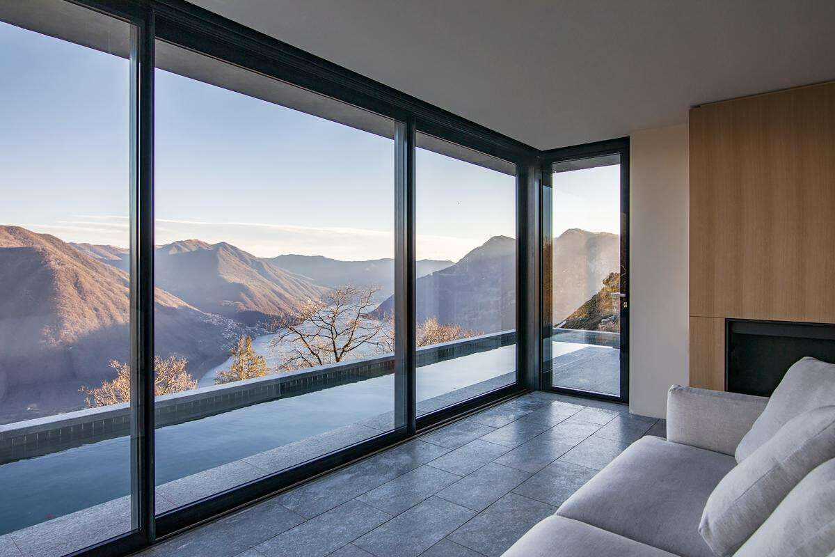 salon maison rénovée lac de Côme salon maison rénovée lac de Côme