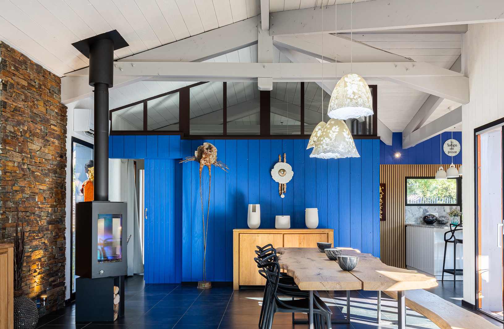 salon bleu Klein maison en bois Ile d salon bleu Klein maison en bois Ile d'Oléron