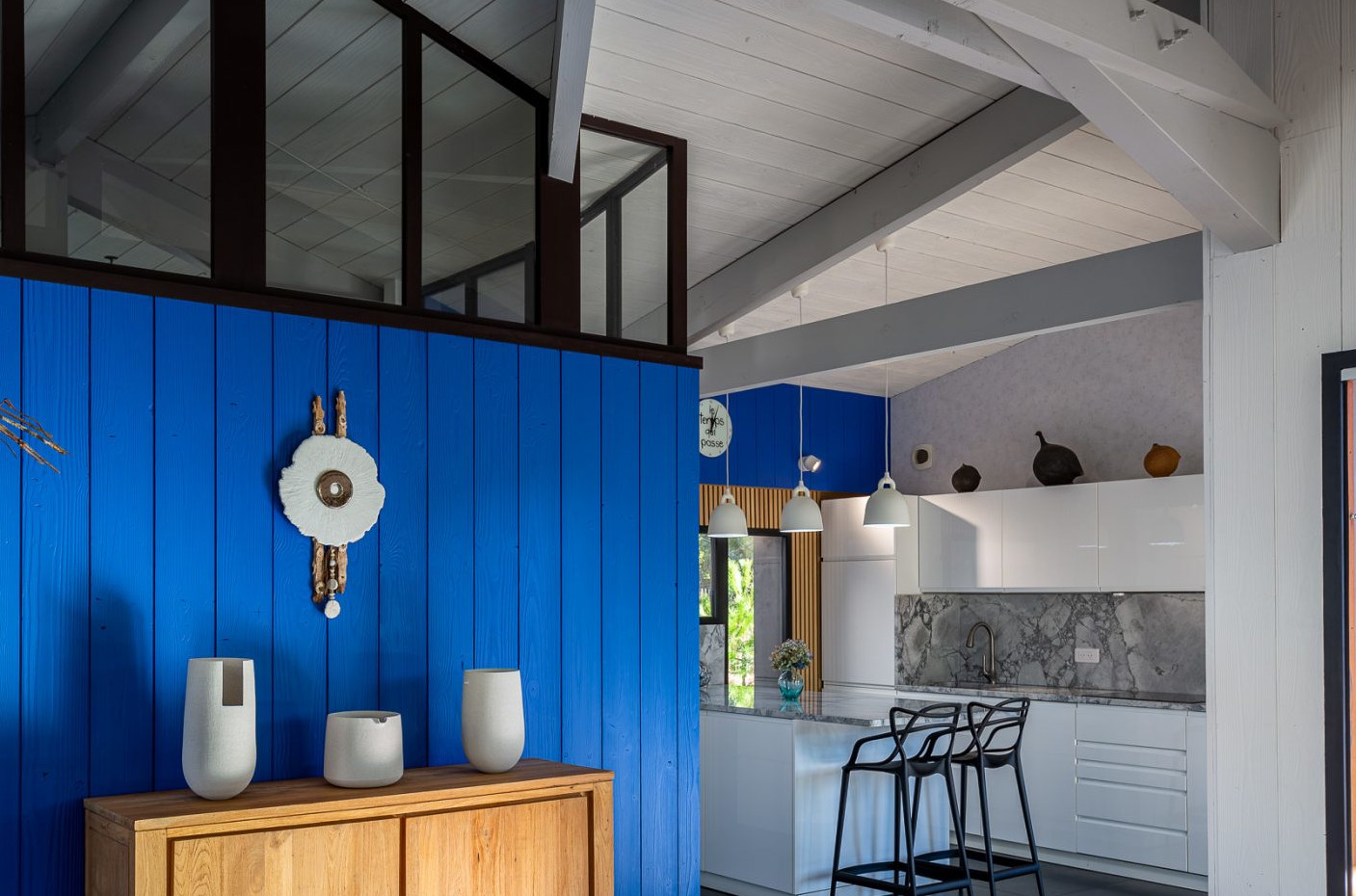 salon bleu Klein maison en bois Ile d salon bleu Klein maison en bois Ile d'Oléron
