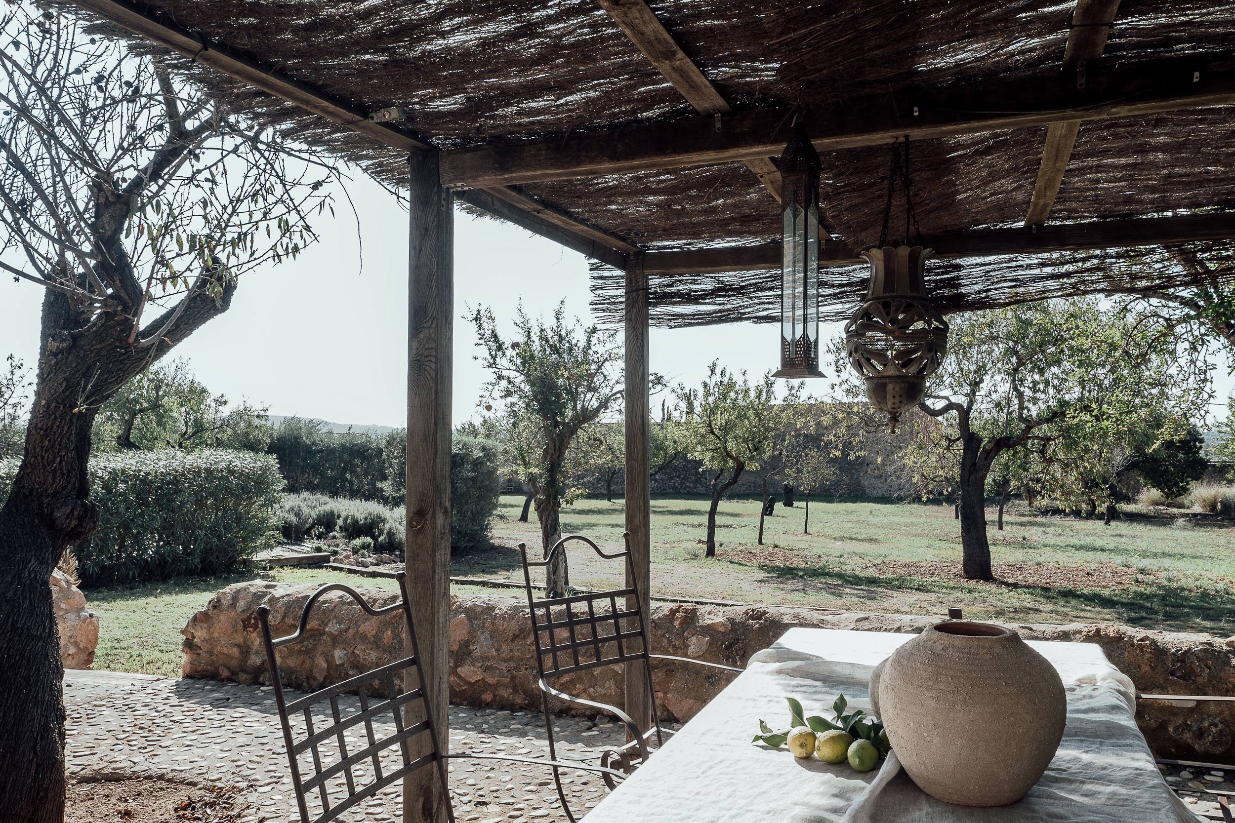 terrasse abritée en canisses 