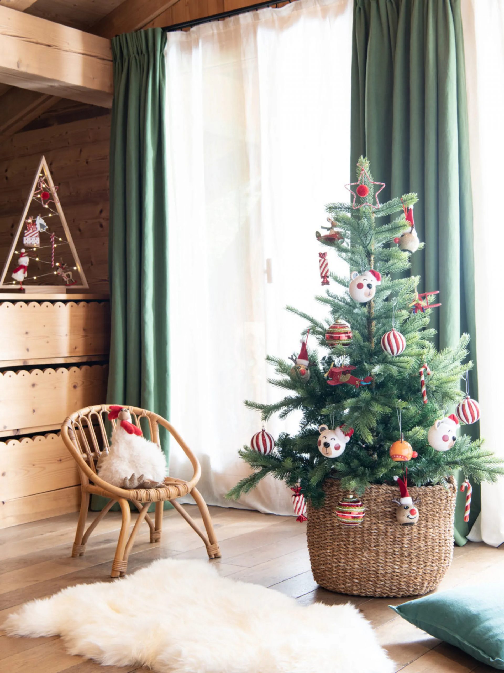 sapin en rouge et vert sapin en rouge et vert