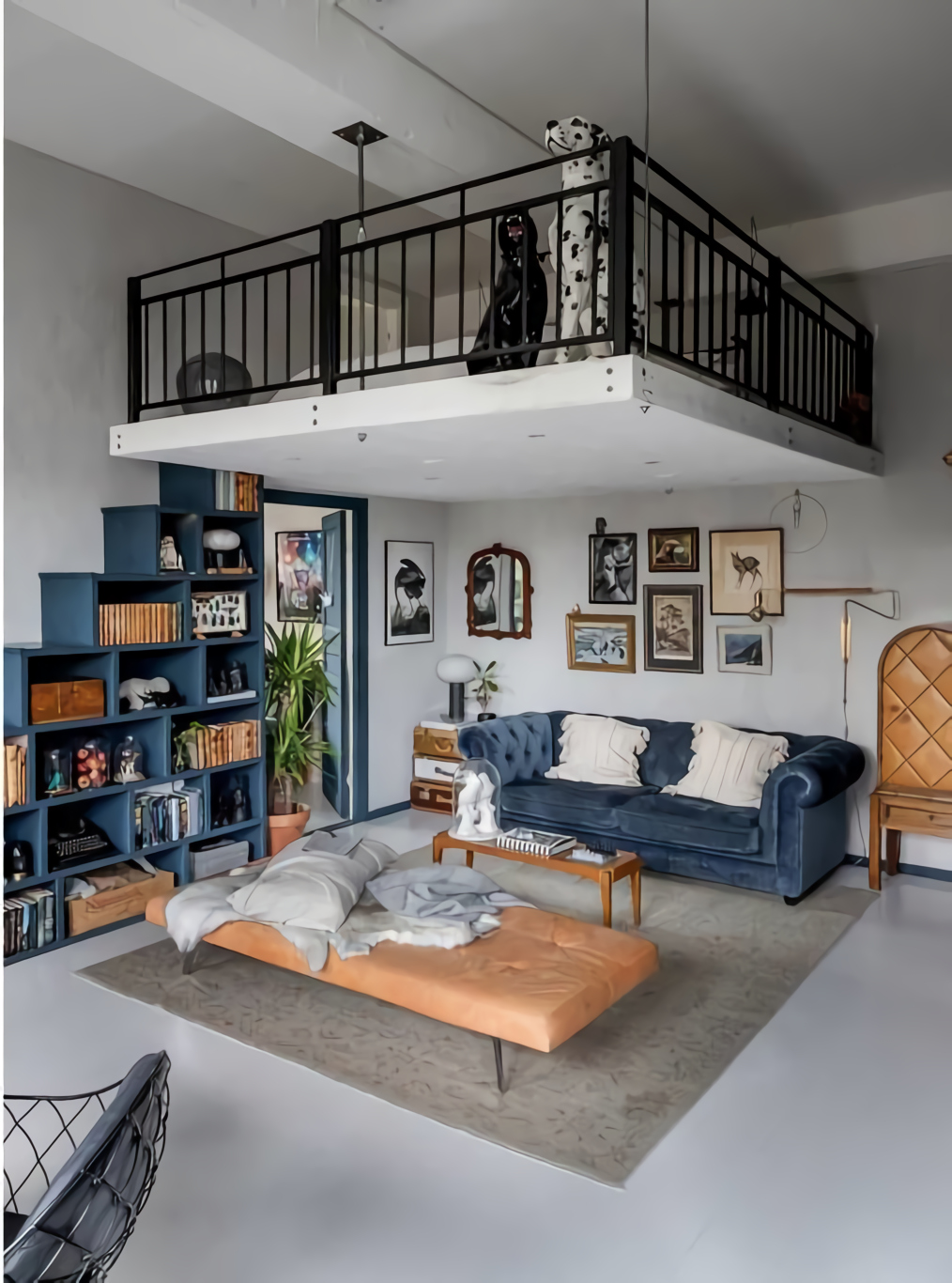 salon avec escalier et mezzanine appartement atypique