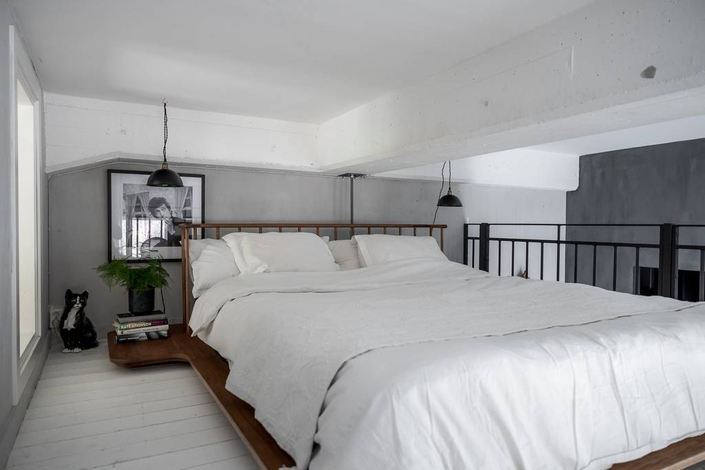 lit sur mezzanine