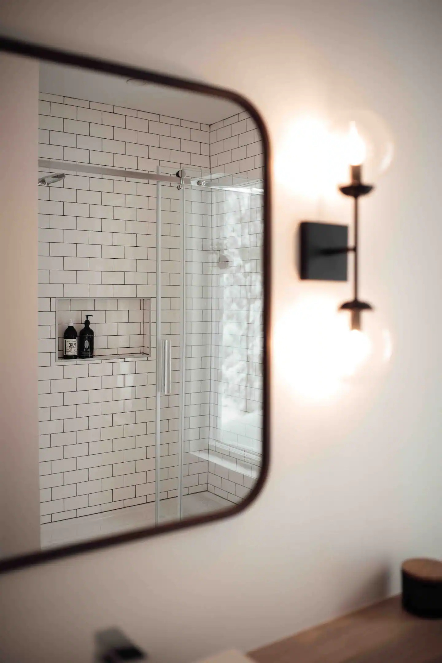salle de bain carrelage blanc