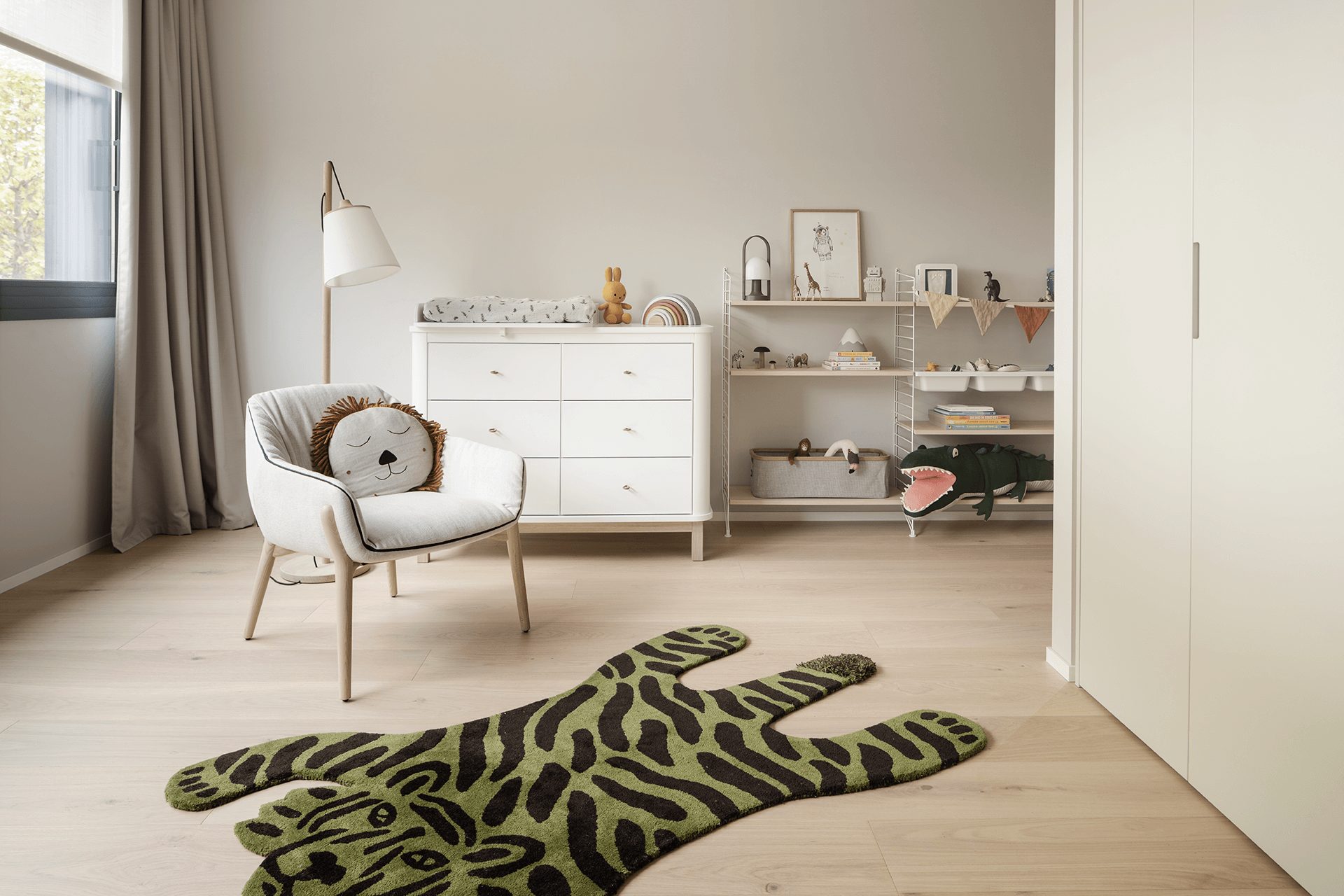 chambre d chambre d'enfant avec étagère String