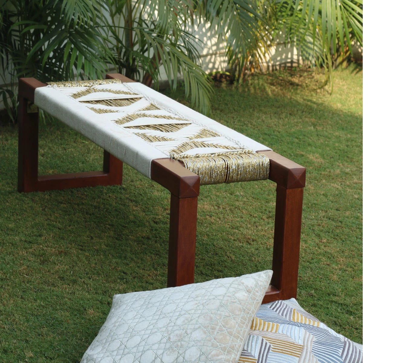 banc artisanal bois et tissage