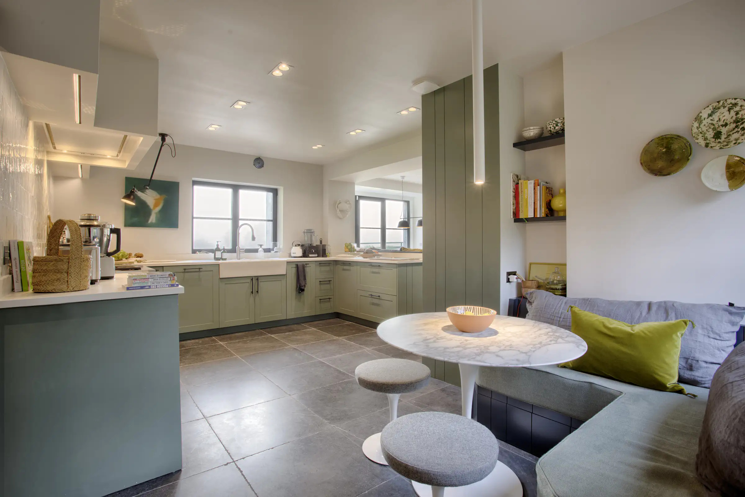 cuisine ouverte verte maison contemporaine