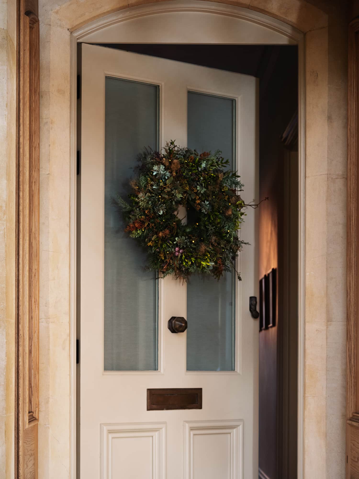 porte d'entrée avec couronne Noël