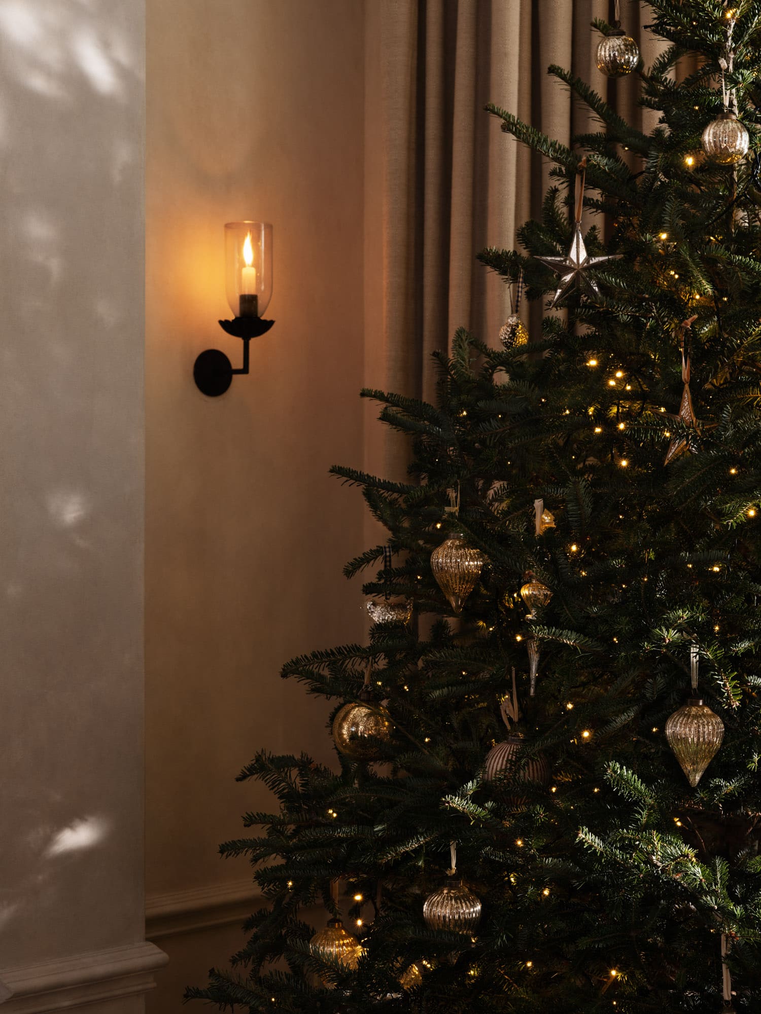 sapin avec boules dorées