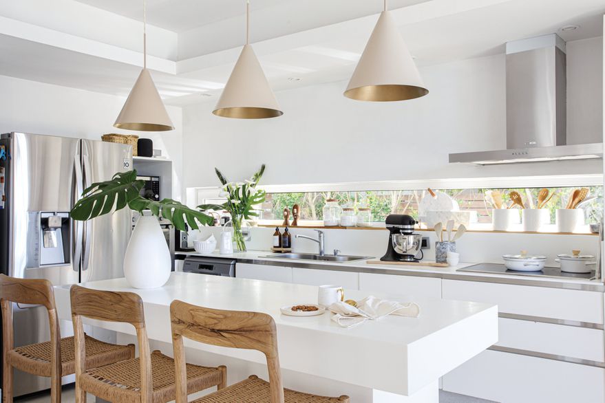 cuisine blanche design avec îlot cuisine blanche design avec îlot