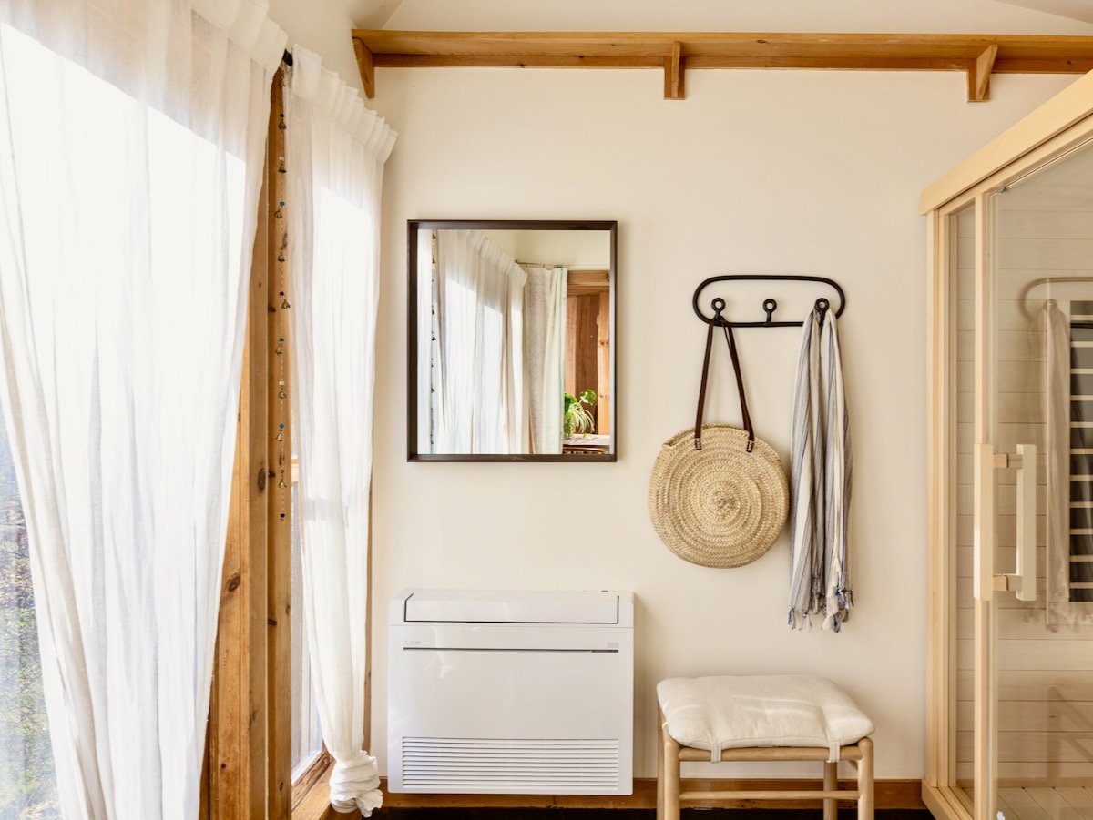 salle de bain avec sauna