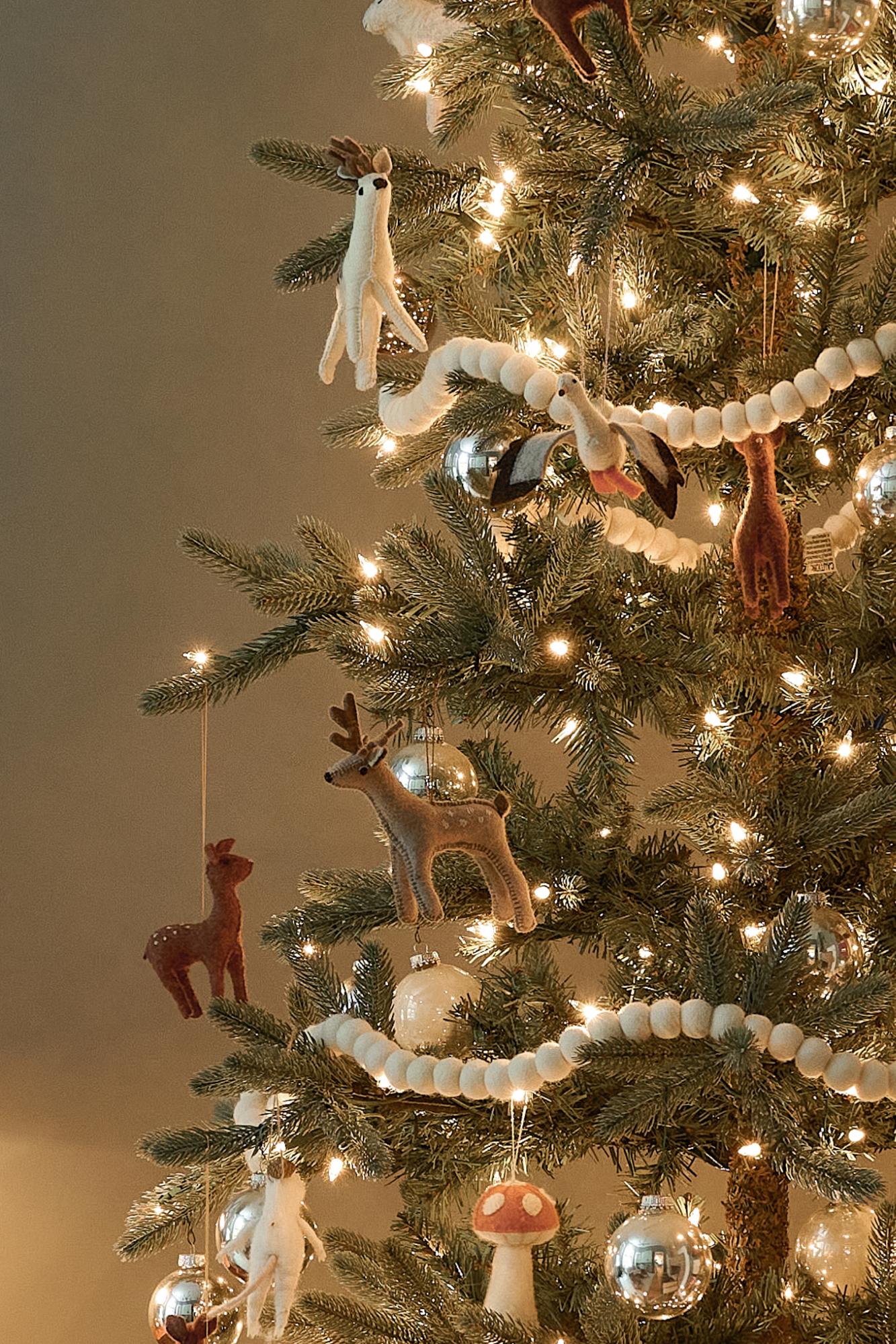 sapin décoré en blanc sapin décoré en blanc