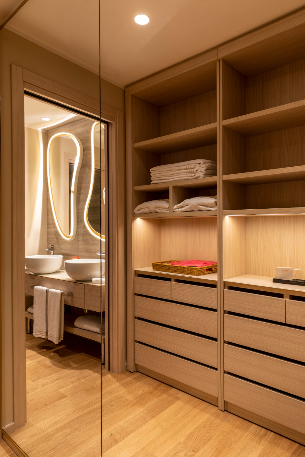 salle de bain avec dressing