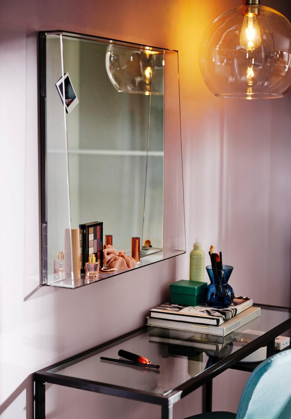 miroir avec étagère