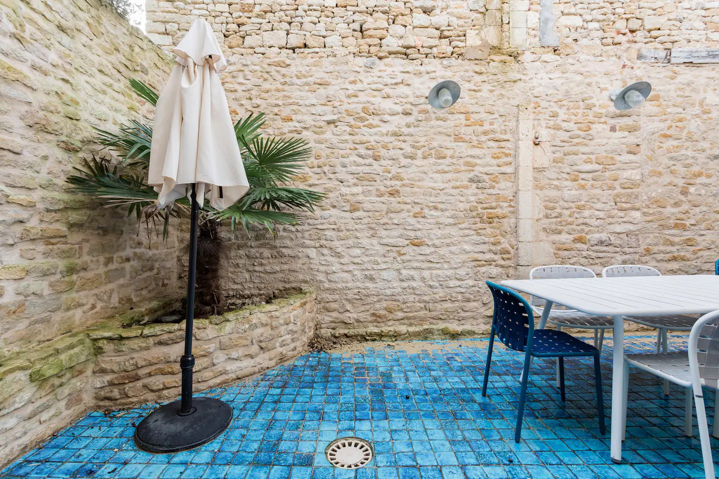 patio avec murs de pierres patio avec murs de pierres