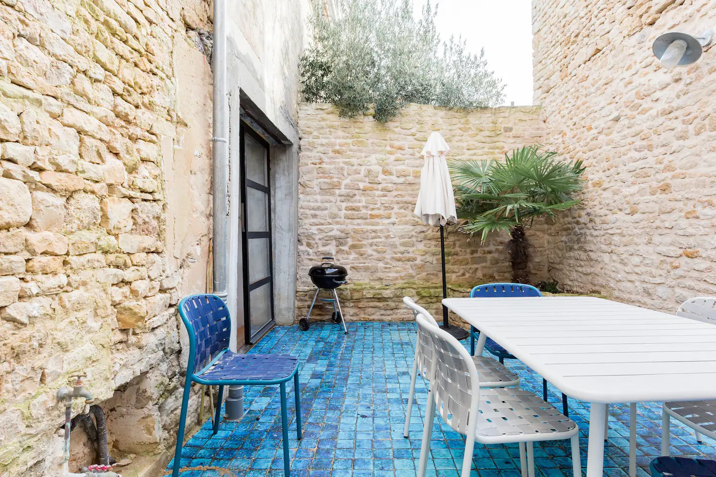 patio avec murs de pierres patio avec murs de pierres
