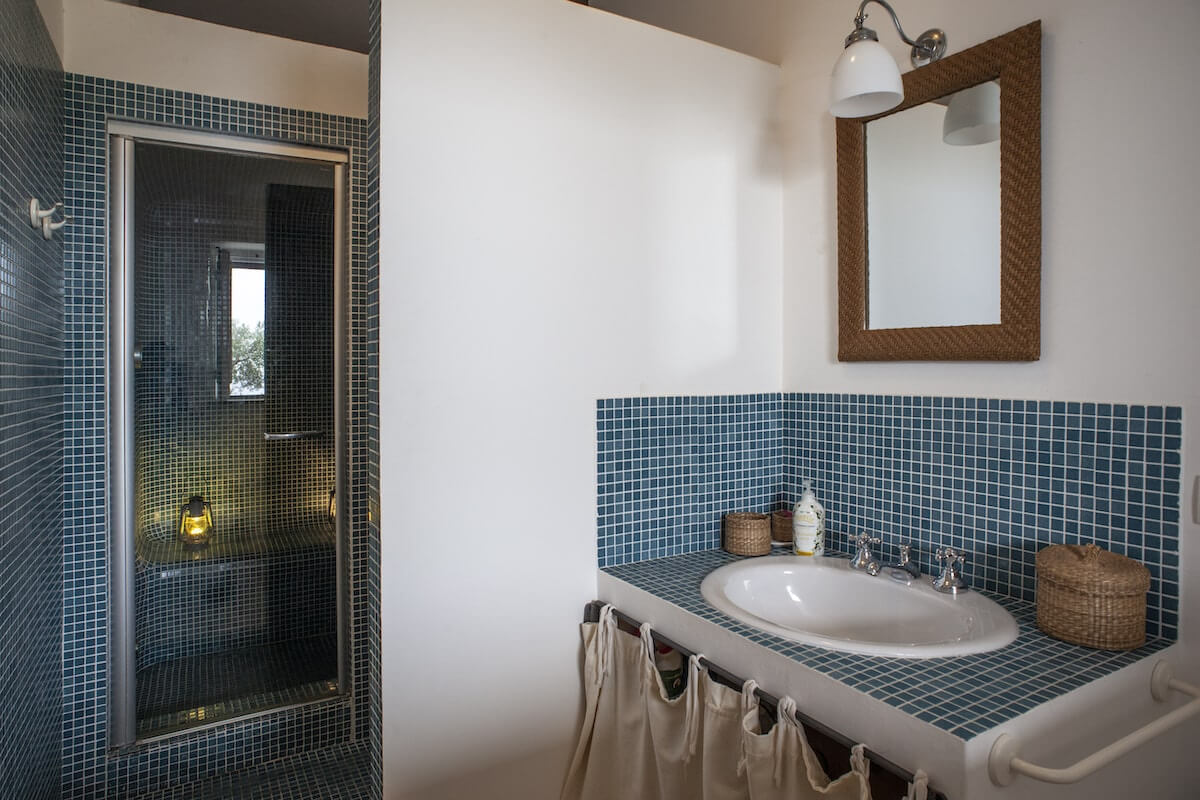 salle de bain carrelage bleu