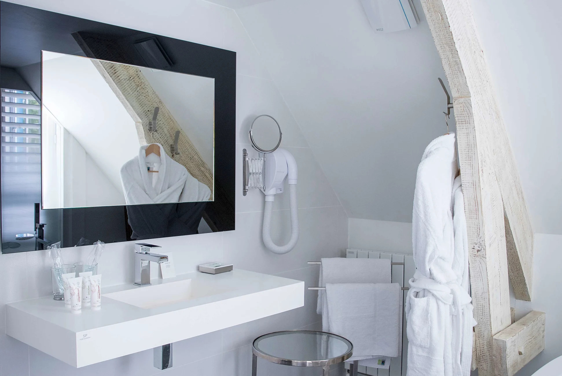 salle de bain design avec poutres salle de bain design avec poutres
