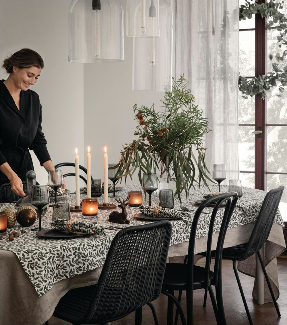 table avec décoration de Noël