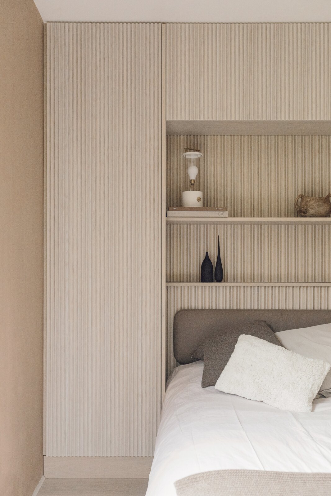 chambre design bois clair