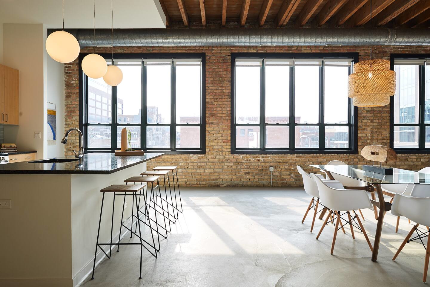 salon loft avec cuisine ouverte