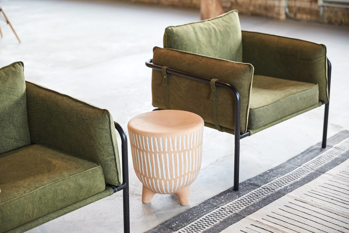 salon avec fauteuil vert