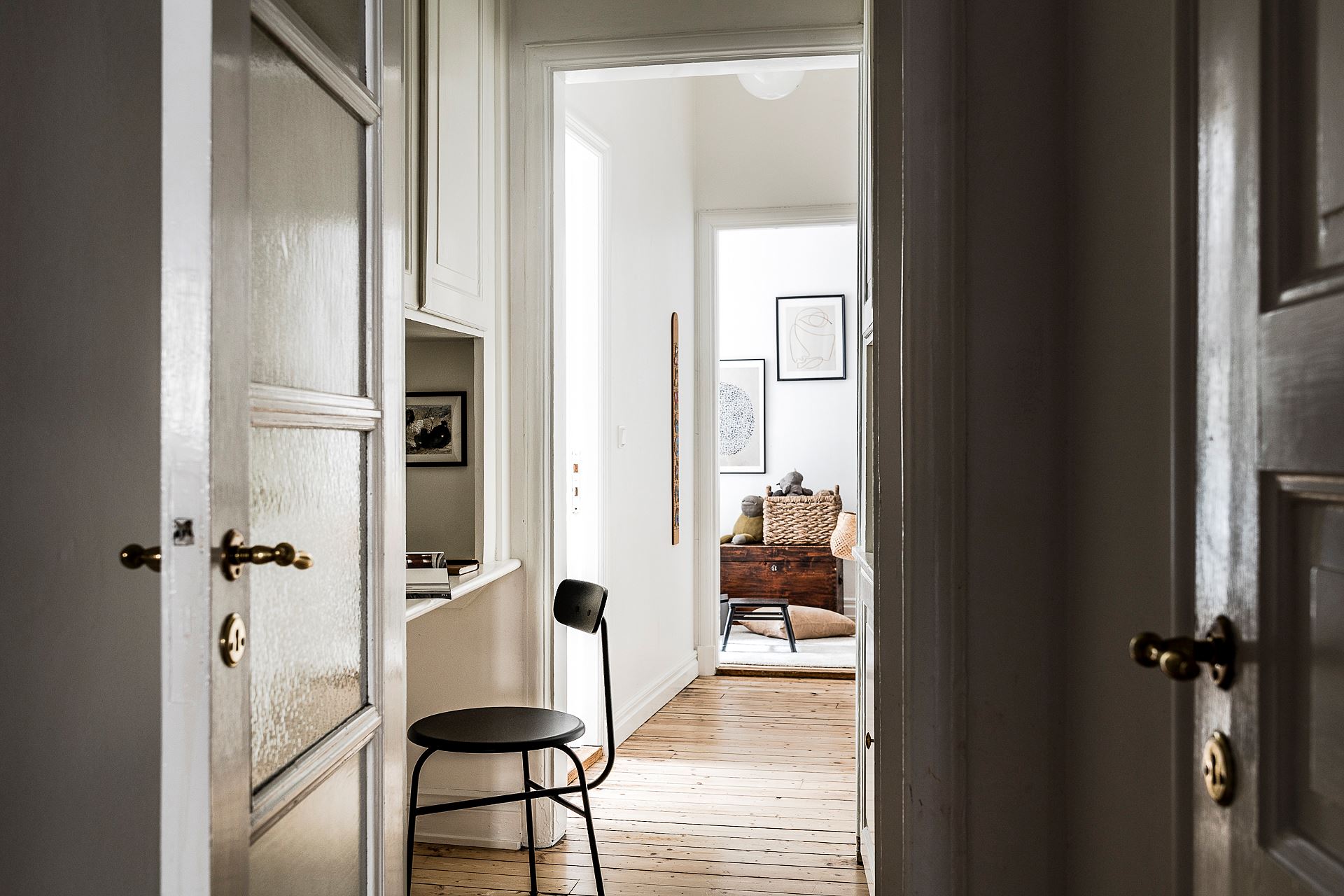 entrée avec espace bureau