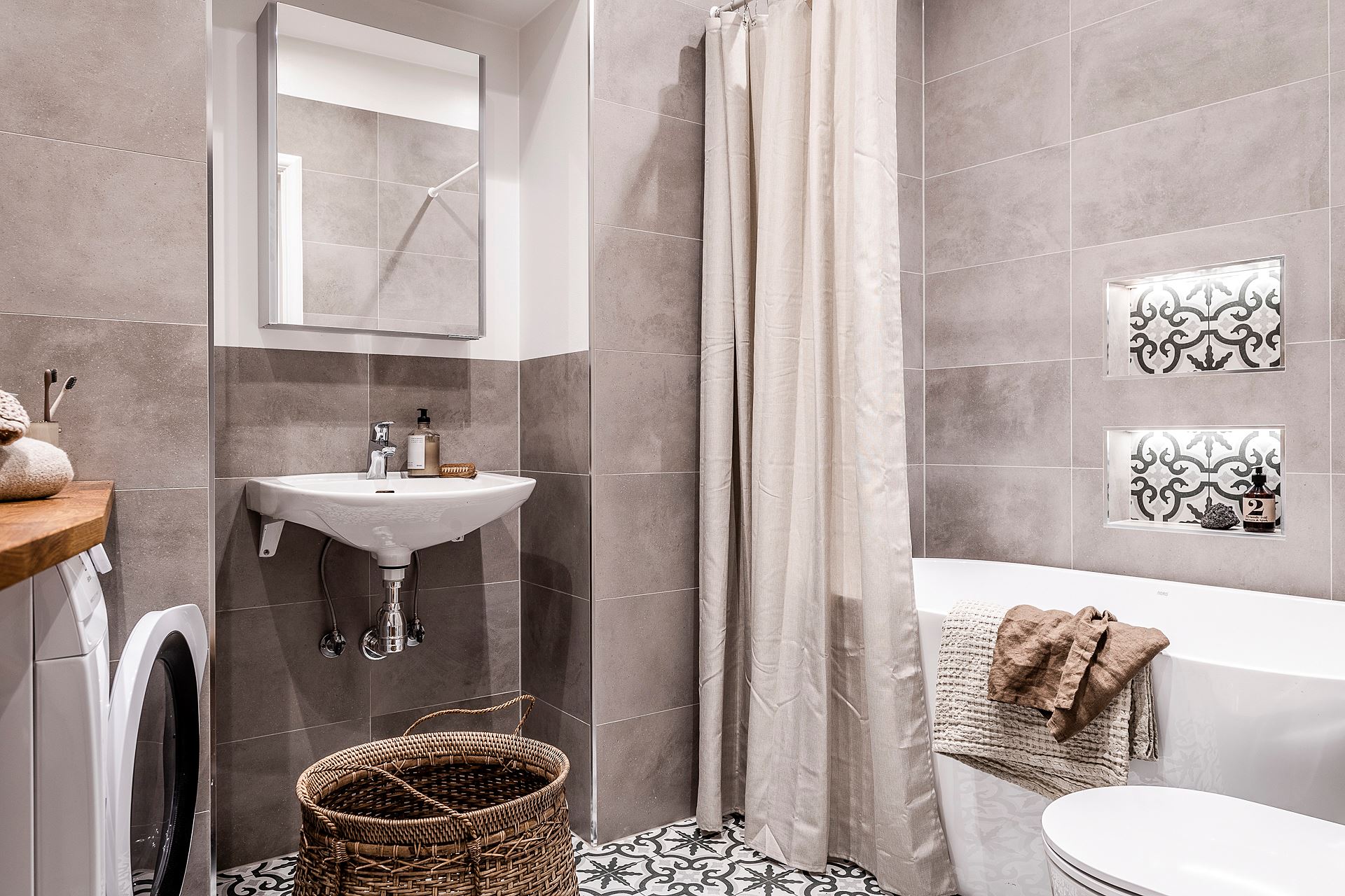 salle de bain design avec carreaux de ciment