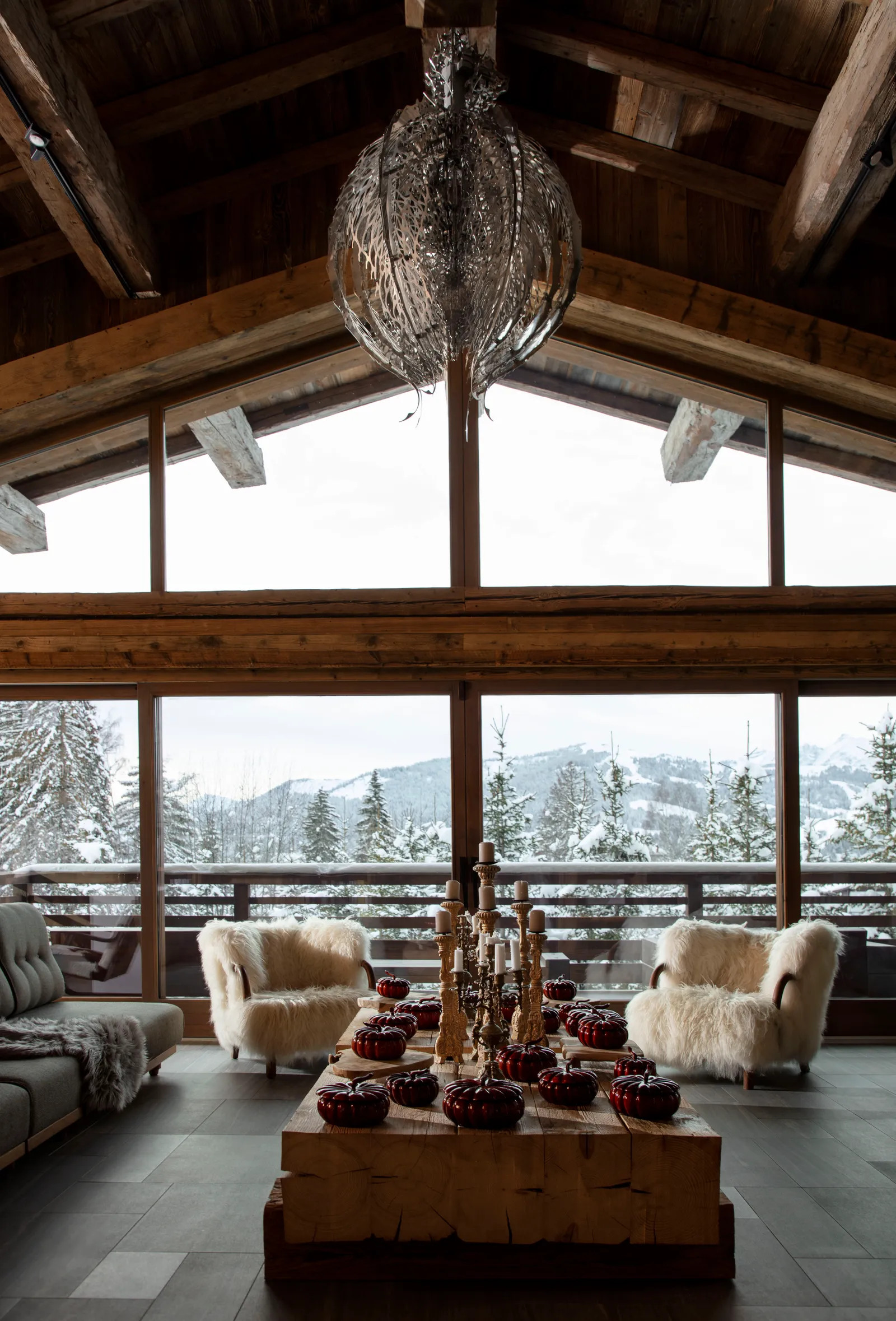 salon chalet vue sur la neige