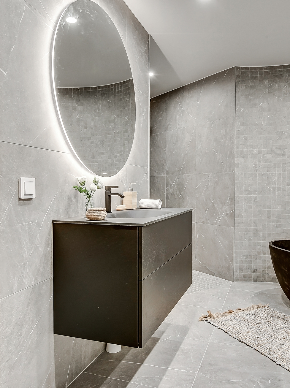 salle de bain design marbre gris