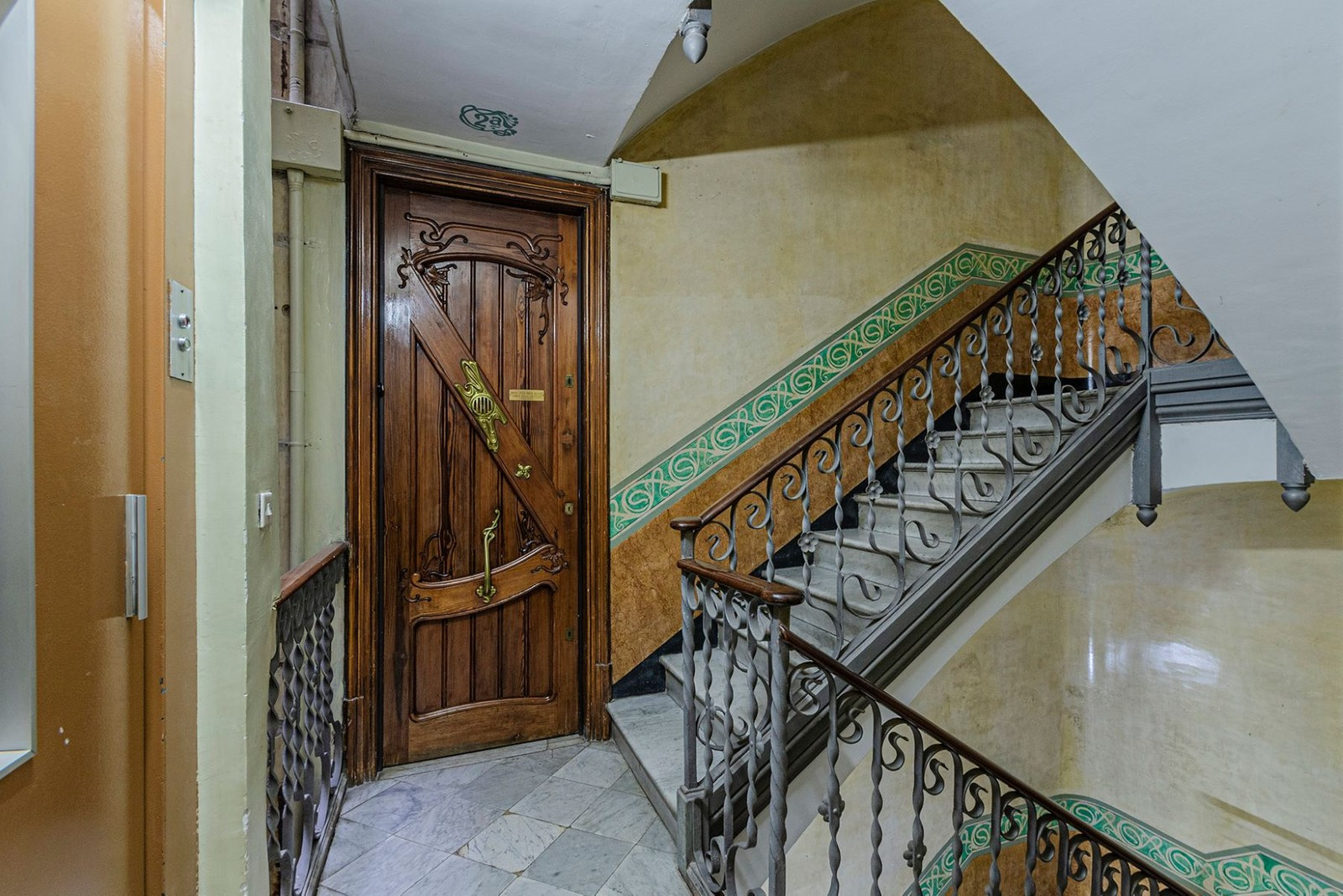 hall Art Nouveau hall Art Nouveau