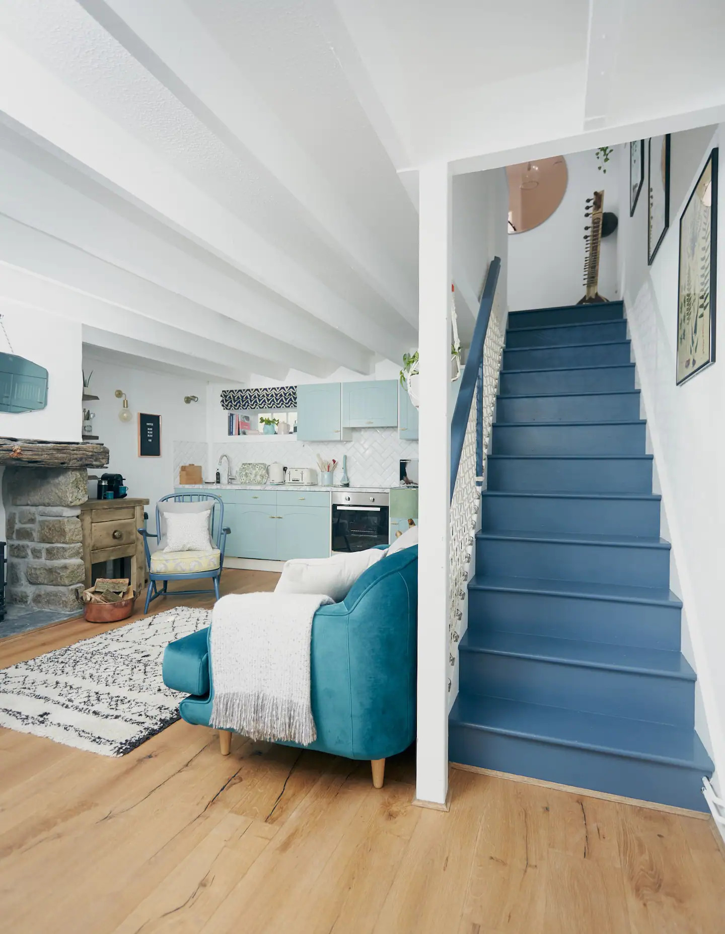 escalier cottage peint en bleu escalier cottage peint en bleu