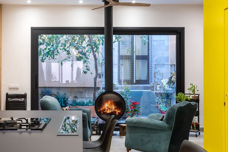 salon avec cheminée dans duplex