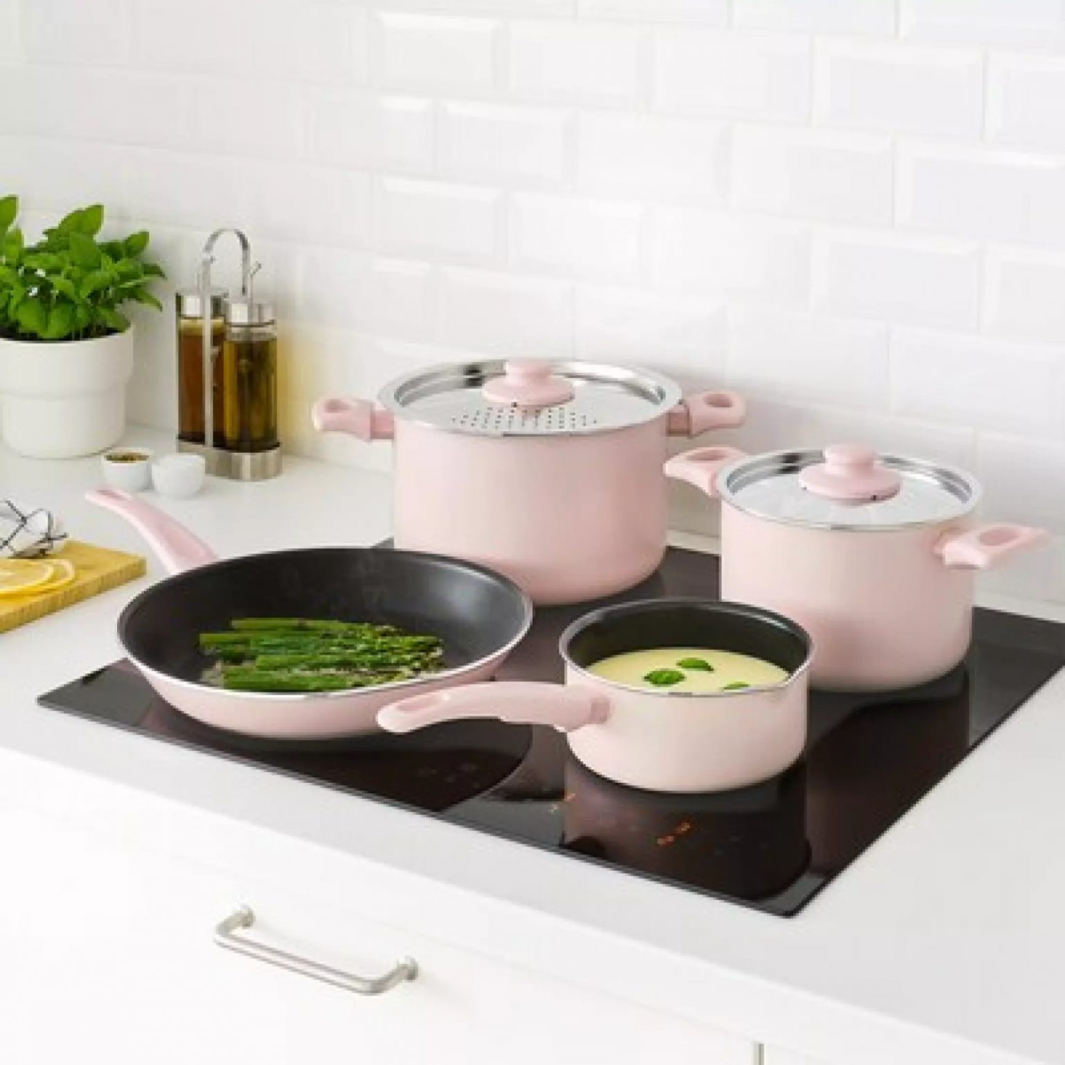 batterie de cuisine rose