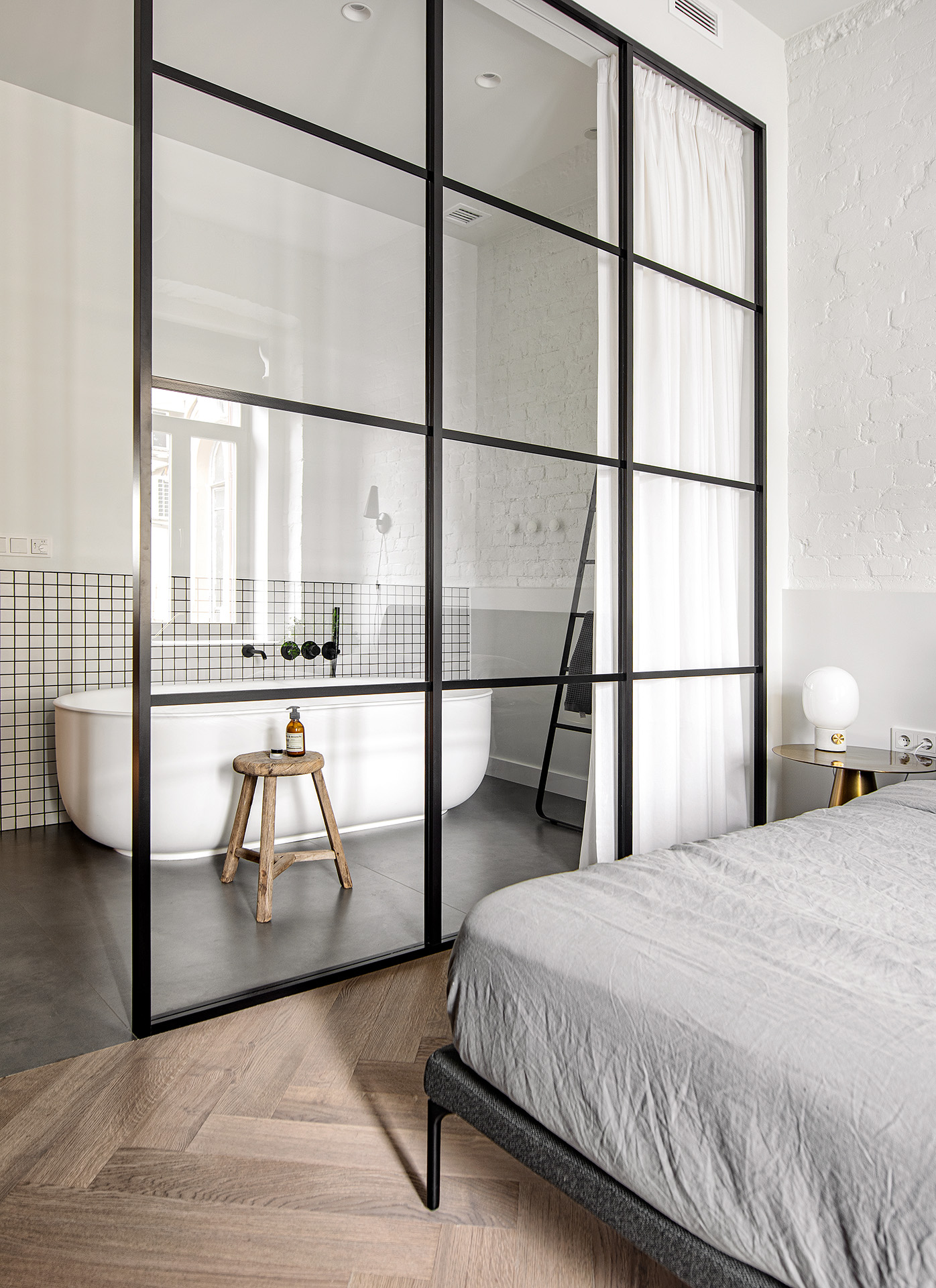 salle de bain privative avec verrière