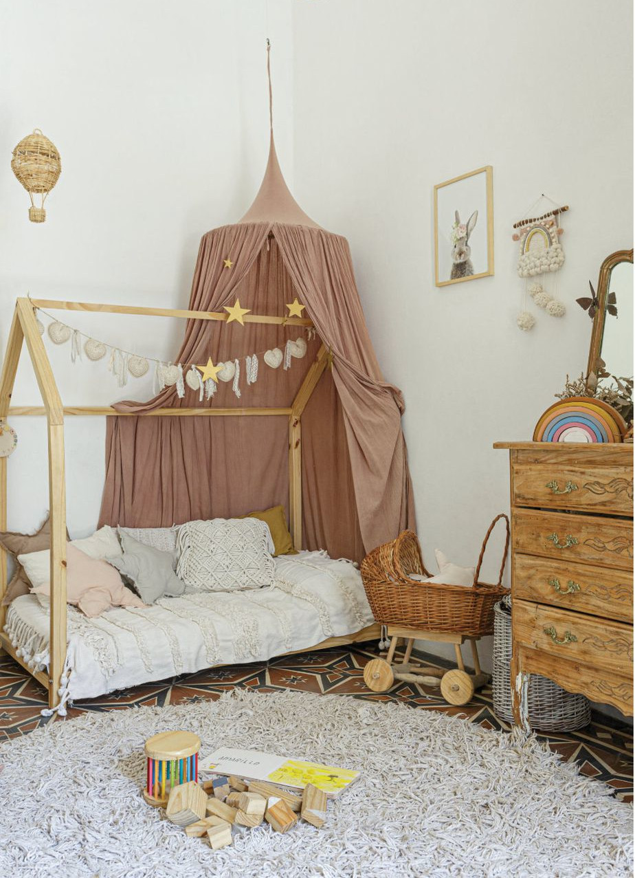 chambre d'enfant lit cabane avec baldaquin