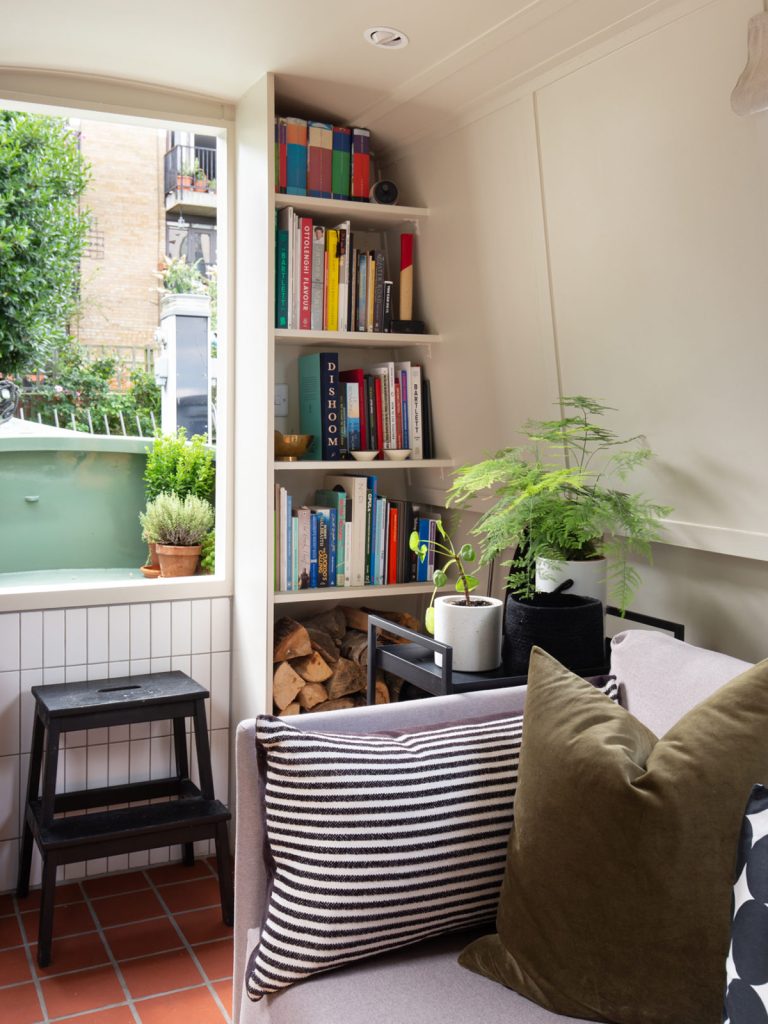 salon petite houseboat salon petite houseboat