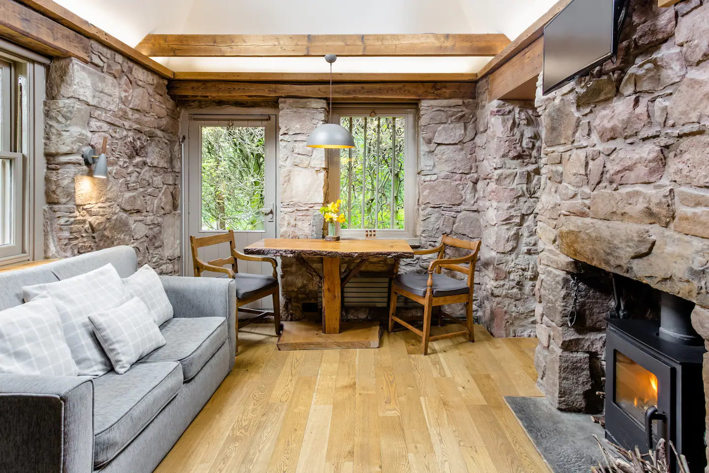 salon maison en pierres rénovée