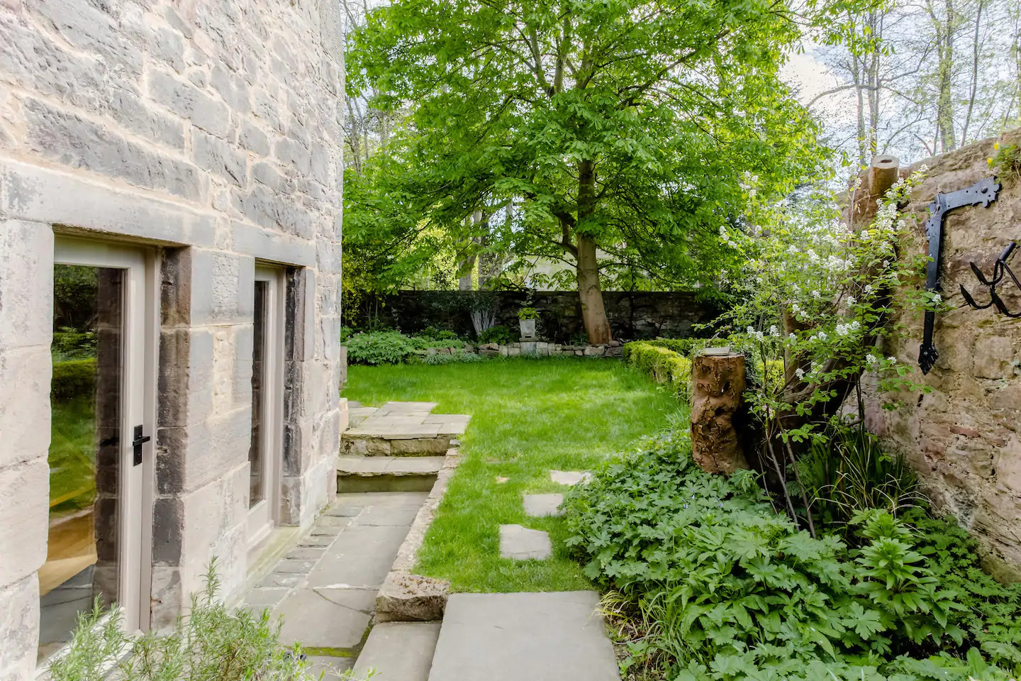 jardin maison ancienne