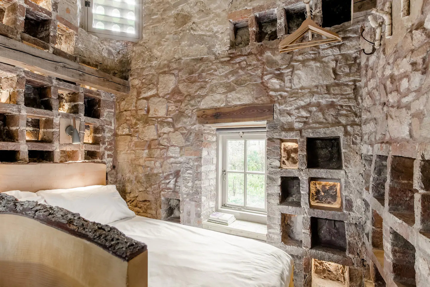 chambre dans pigeonnier rénové