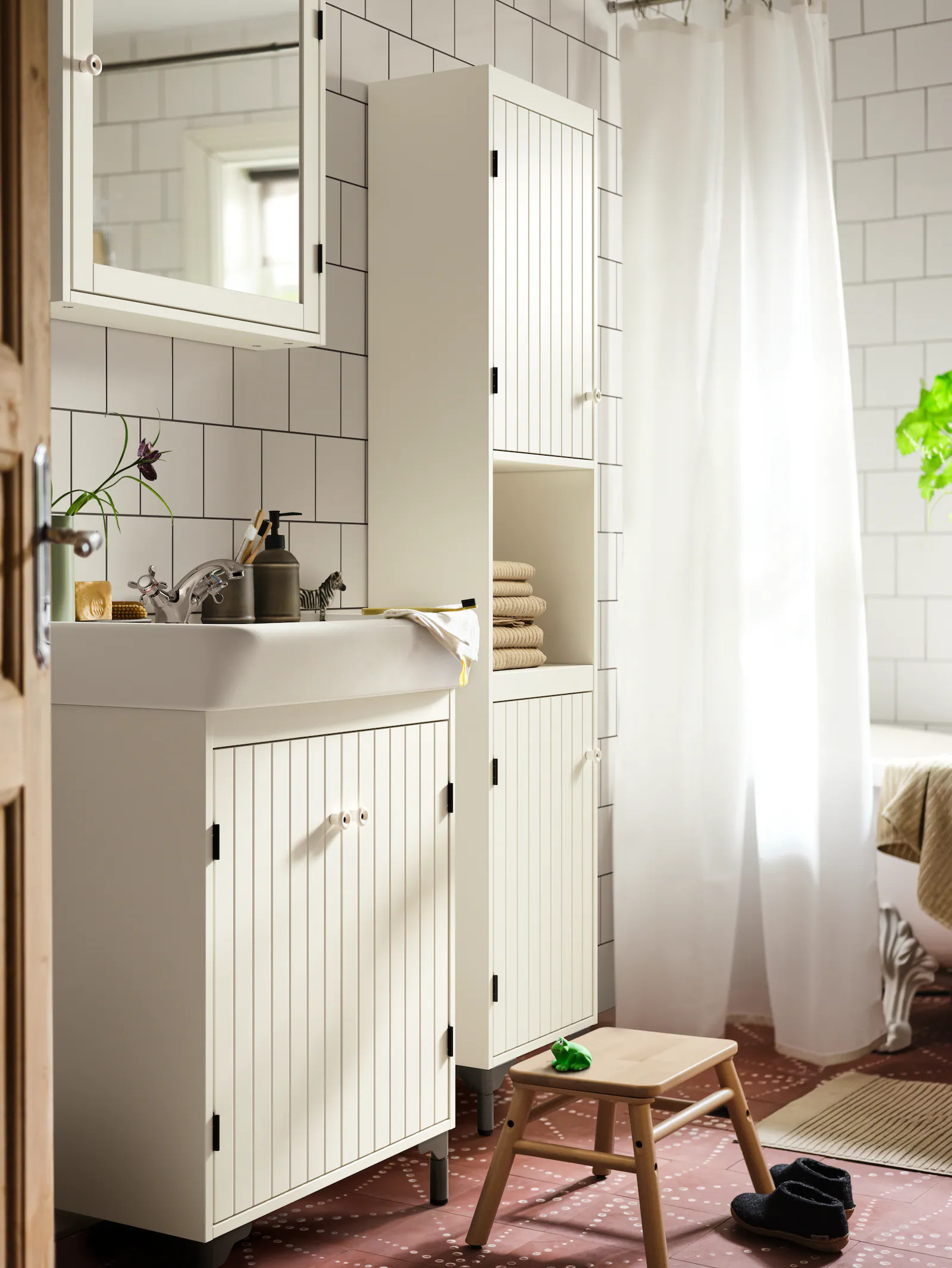 salle de bain blanche rustique