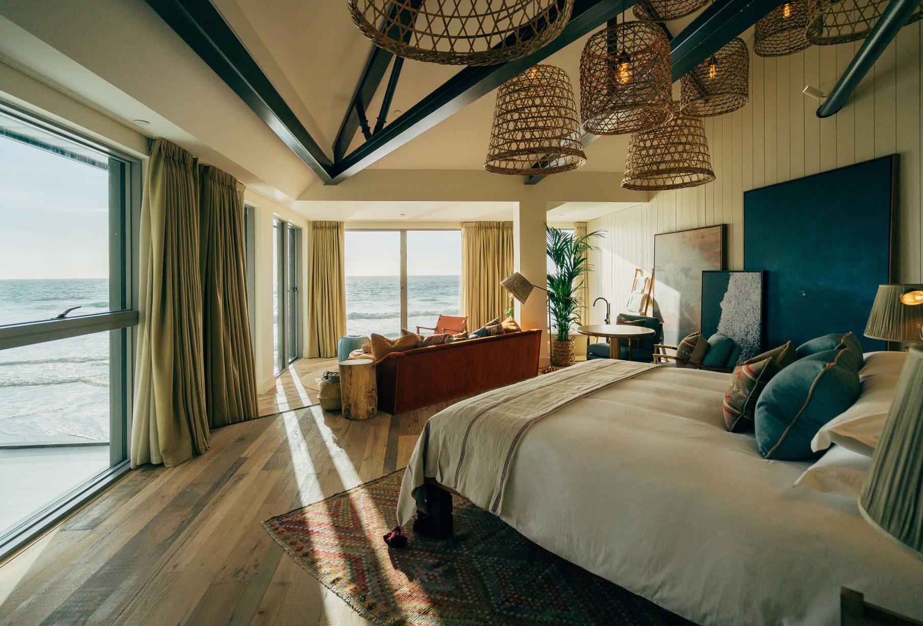 salon et chambre loft avec vue sur mer